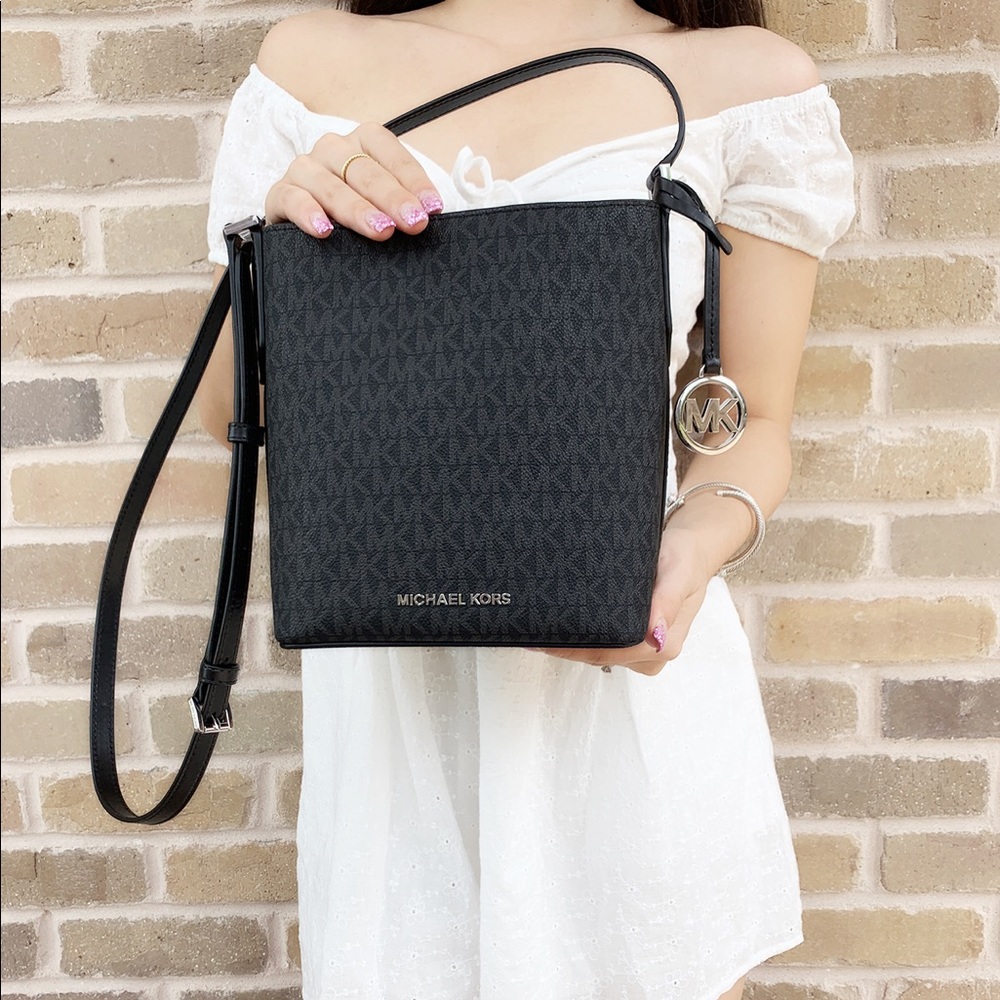 Gaby’sBags👜💕-Michael Kors Small Bucket Crossbody - Picture 3 of 5